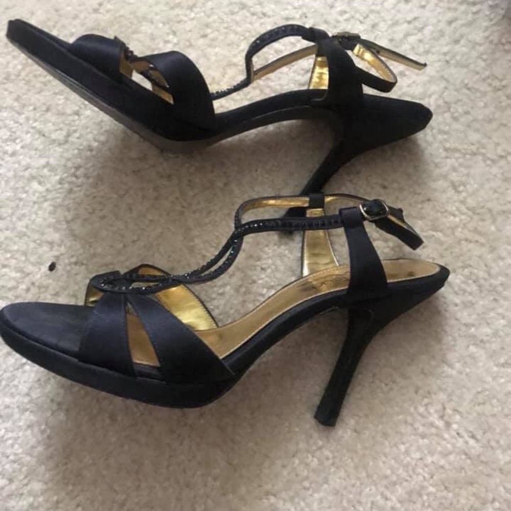 Bundle of 6 size 8 shoes. Or sale separately